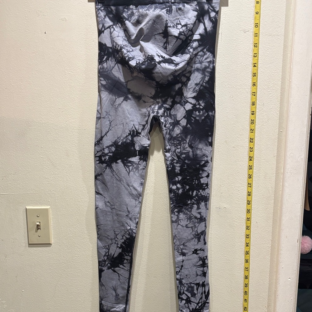 Motherhood Black and Gray Tie-Dye Leggings